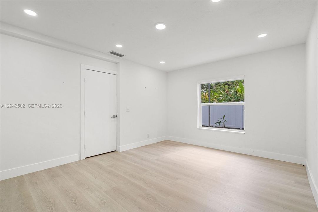 На продажу: $694,900 (4 спален, 2 ванн, 1586 Квадратных фут)