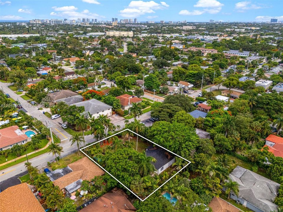 На продажу: $694,900 (4 спален, 2 ванн, 1586 Квадратных фут)