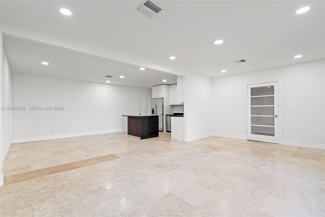 На продажу: $694,900 (4 спален, 2 ванн, 1586 Квадратных фут)