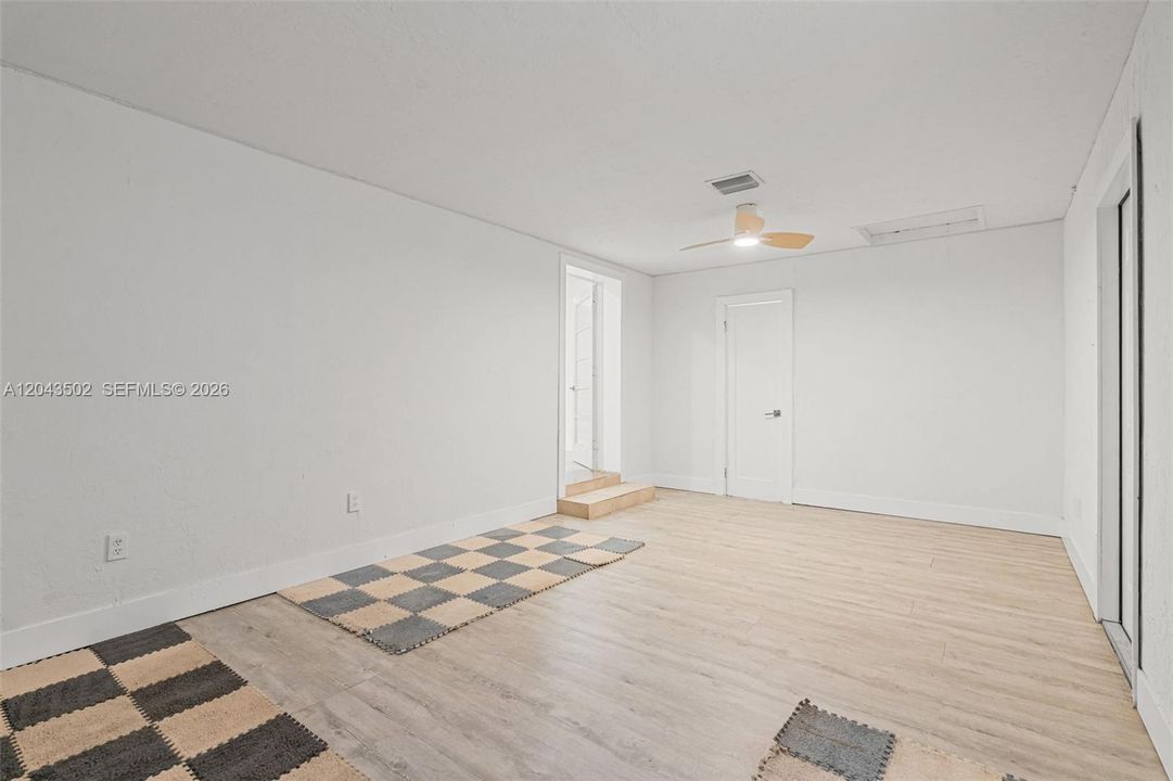 На продажу: $694,900 (4 спален, 2 ванн, 1586 Квадратных фут)