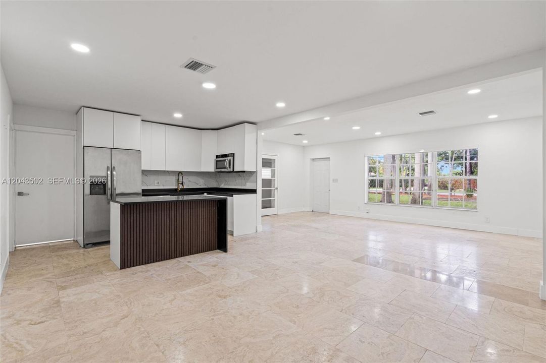 На продажу: $694,900 (4 спален, 2 ванн, 1586 Квадратных фут)