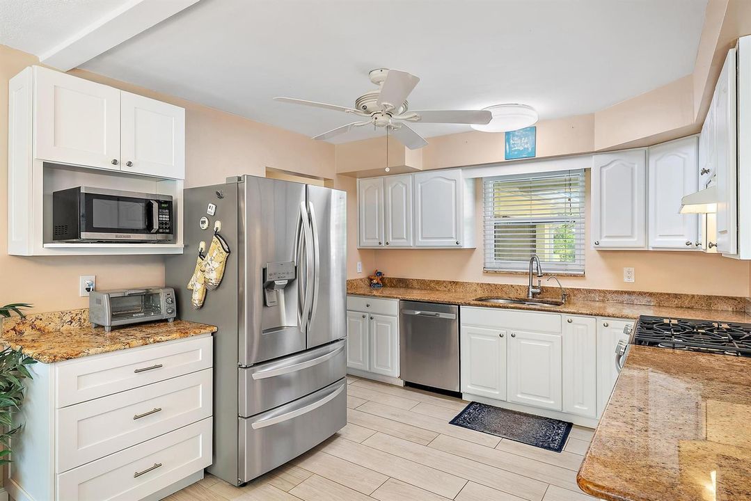 1211 Dolphin kitchen