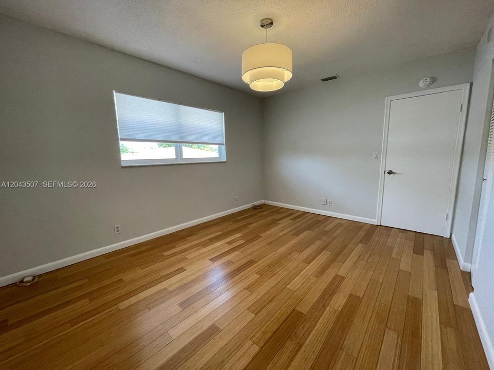 В аренду: $2,100 (2 спален, 1 ванн, 916 Квадратных фут)