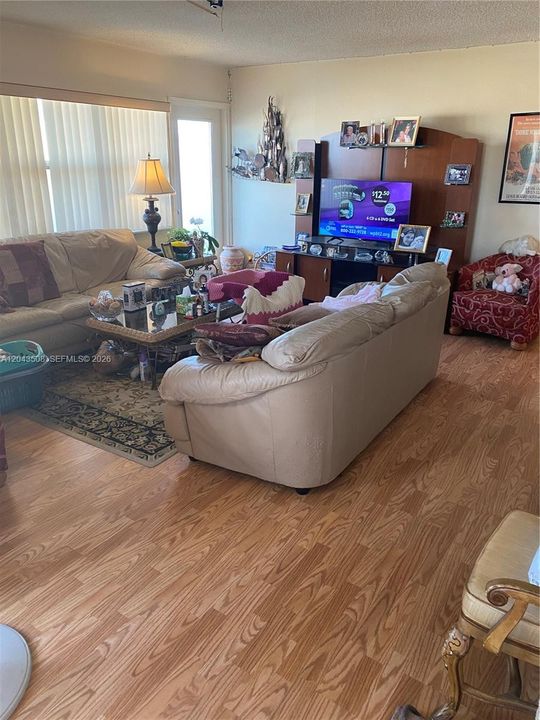 En Venta: $244,250 (2 camas, 2 baños, 1500 Pies cuadrados)