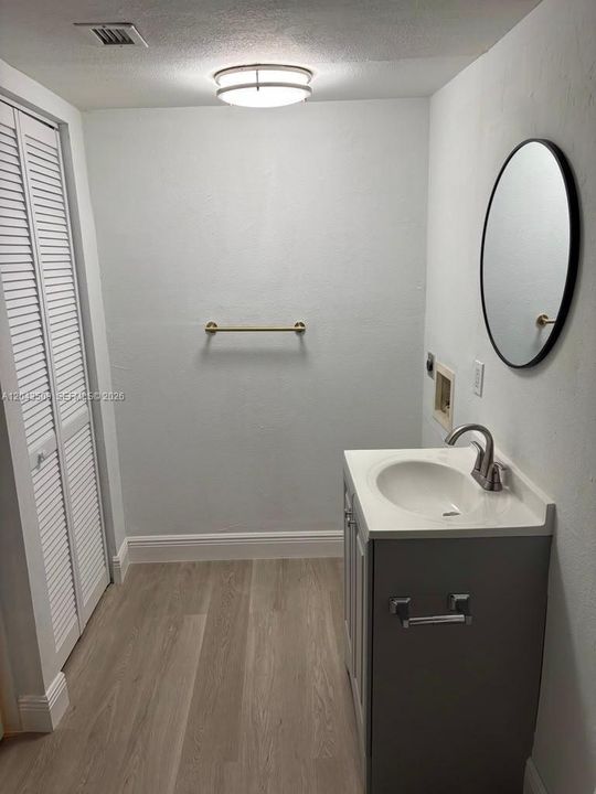 В аренду: $1,700 (2 спален, 1 ванн, 826 Квадратных фут)