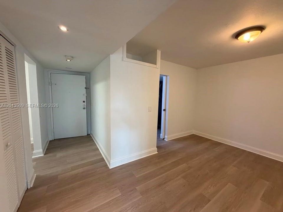 В аренду: $1,700 (2 спален, 1 ванн, 826 Квадратных фут)