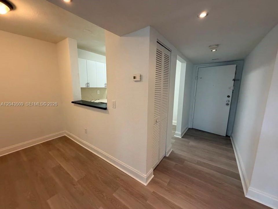 В аренду: $1,700 (2 спален, 1 ванн, 826 Квадратных фут)