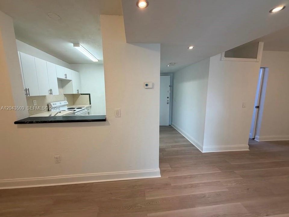 В аренду: $1,700 (2 спален, 1 ванн, 826 Квадратных фут)