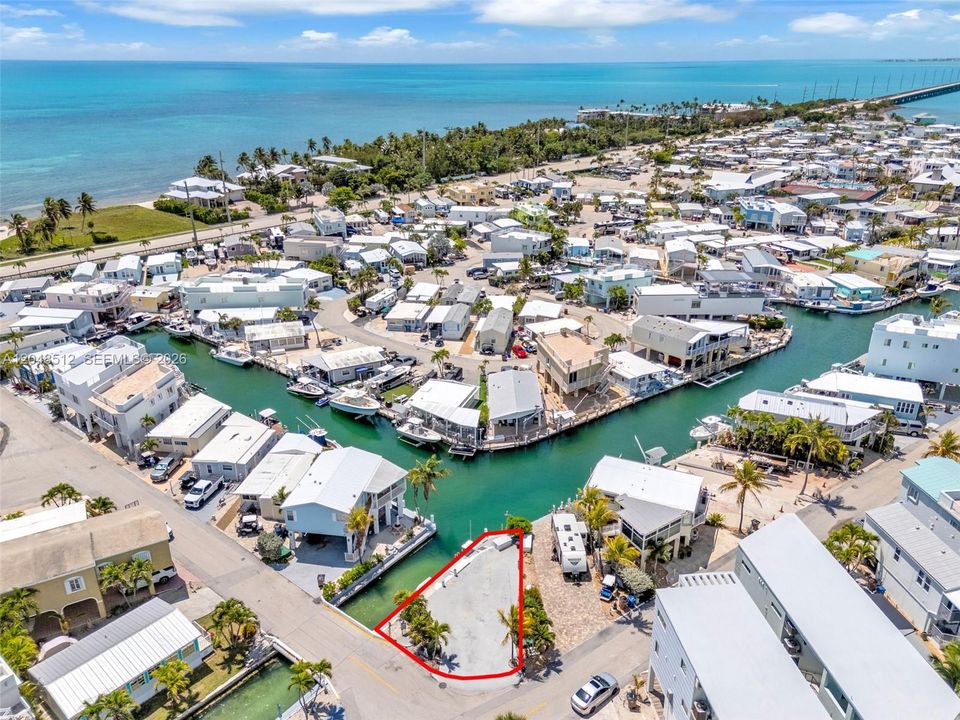 На продажу: $550,000 (0.05 acres)