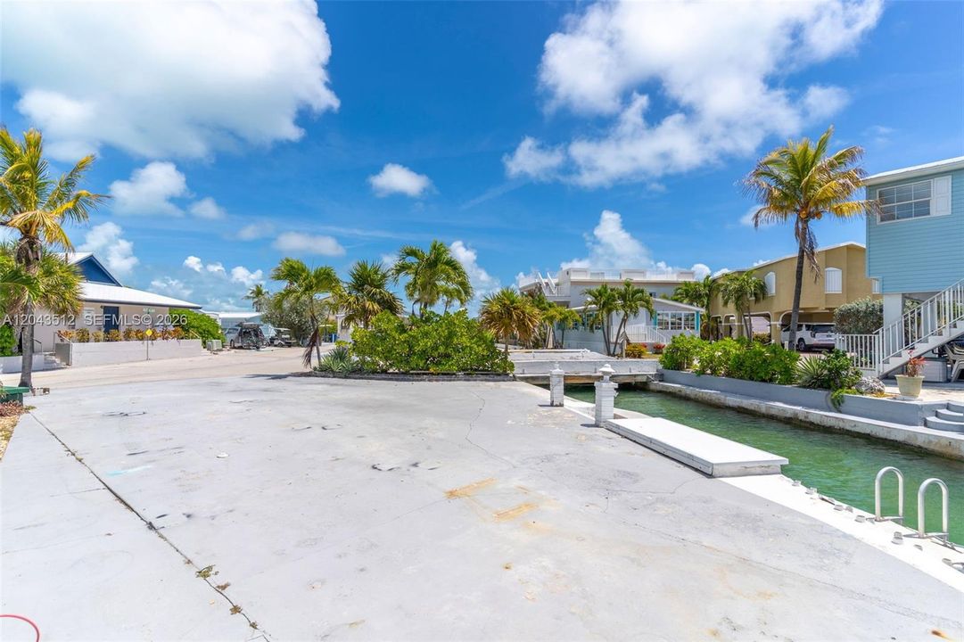 На продажу: $550,000 (0.05 acres)