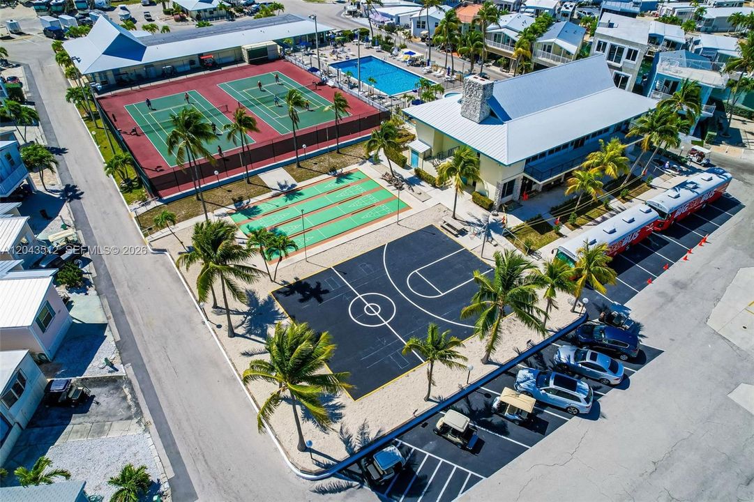 Pickleball, tennis & Basketball Court