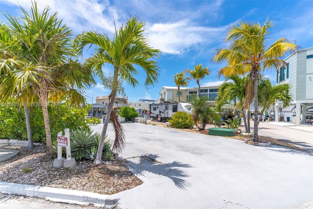 На продажу: $550,000 (0.05 acres)
