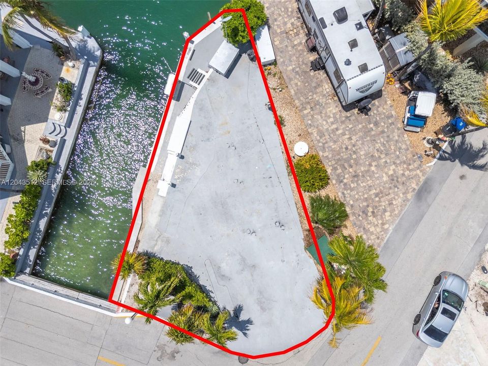 На продажу: $550,000 (0.05 acres)