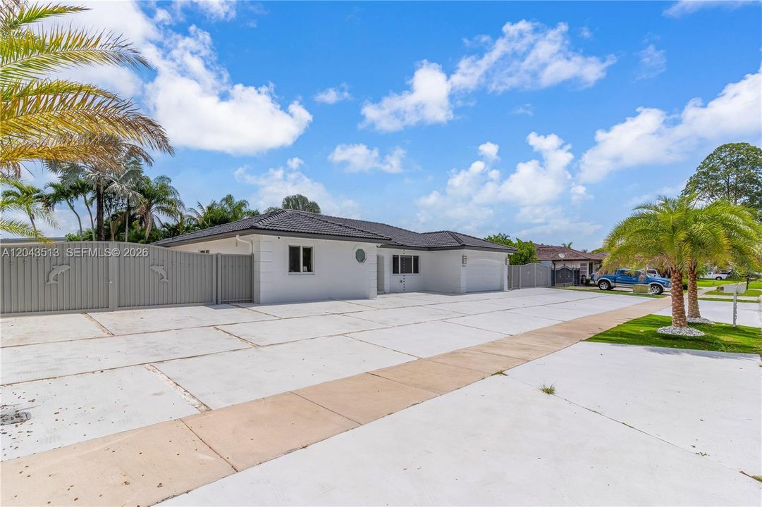 For Sale: $949,900 (3 beds, 2 baths, 2111 Square Feet)