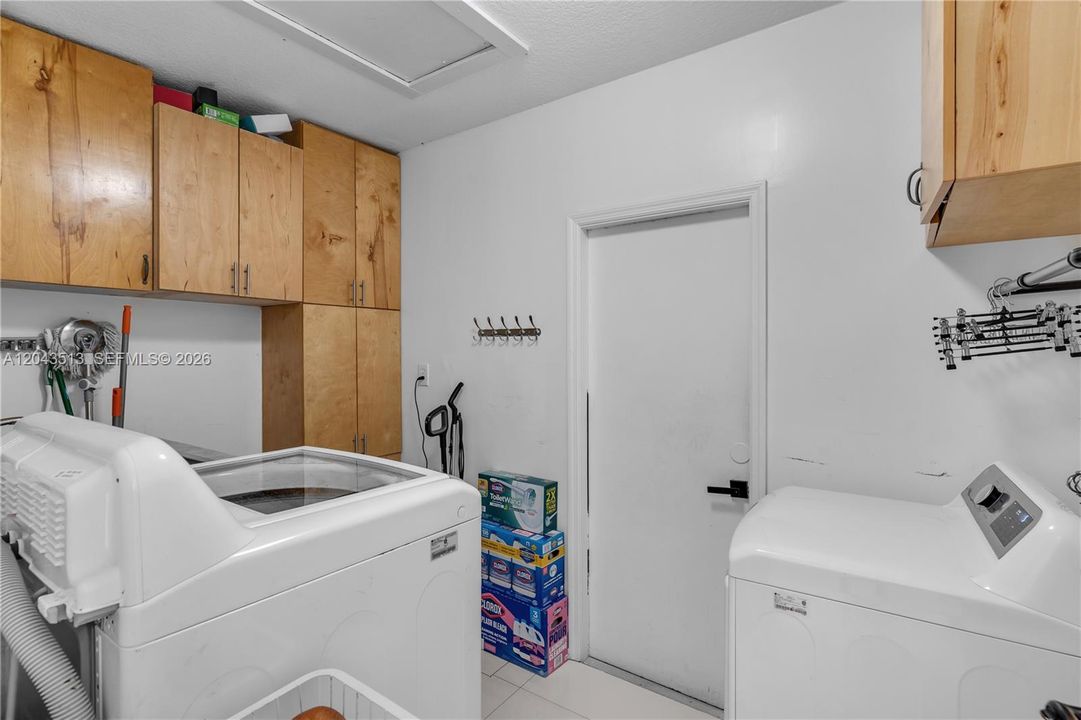 For Sale: $949,900 (3 beds, 2 baths, 2111 Square Feet)