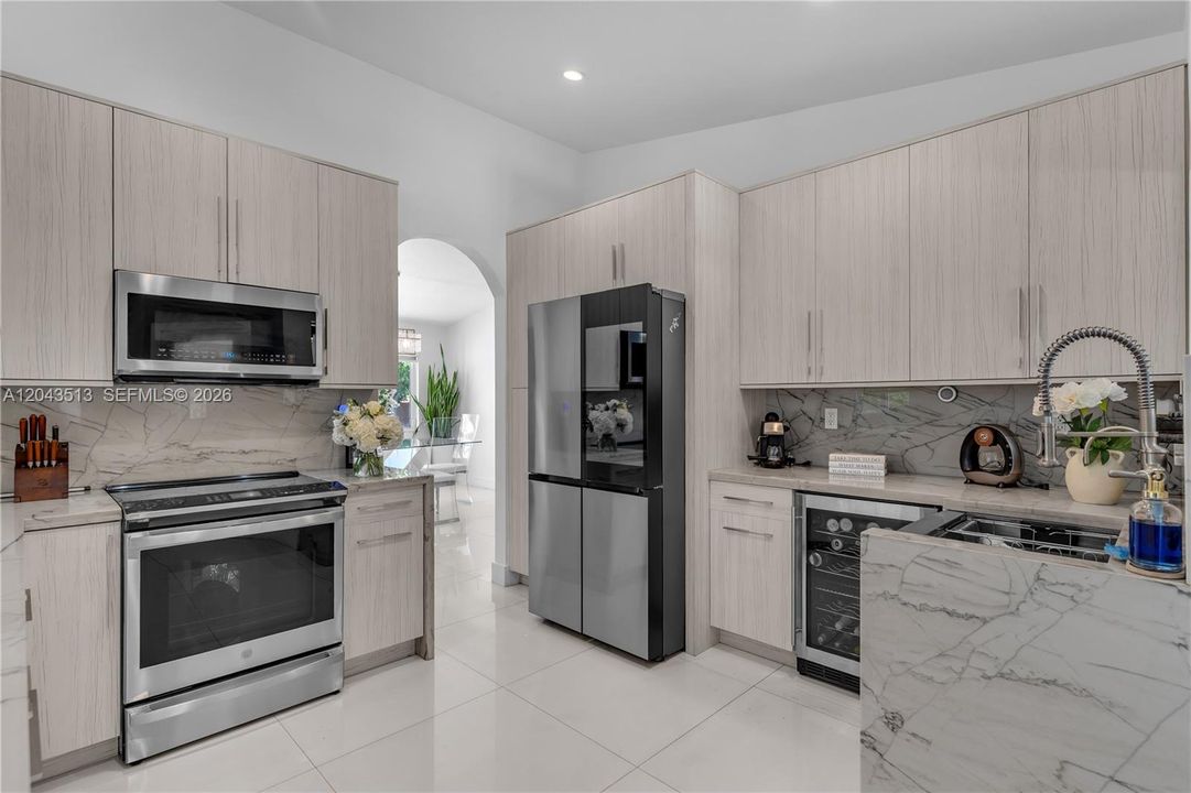 For Sale: $949,900 (3 beds, 2 baths, 2111 Square Feet)
