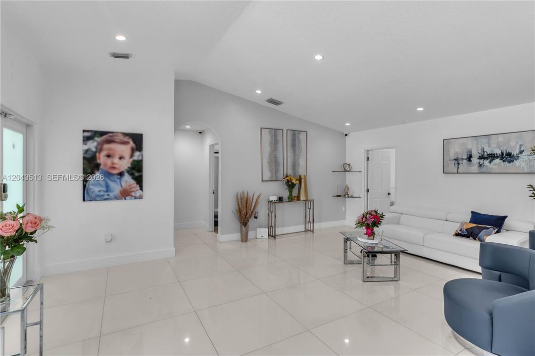 For Sale: $949,900 (3 beds, 2 baths, 2111 Square Feet)