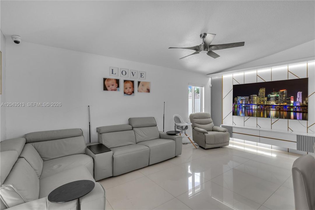 For Sale: $949,900 (3 beds, 2 baths, 2111 Square Feet)