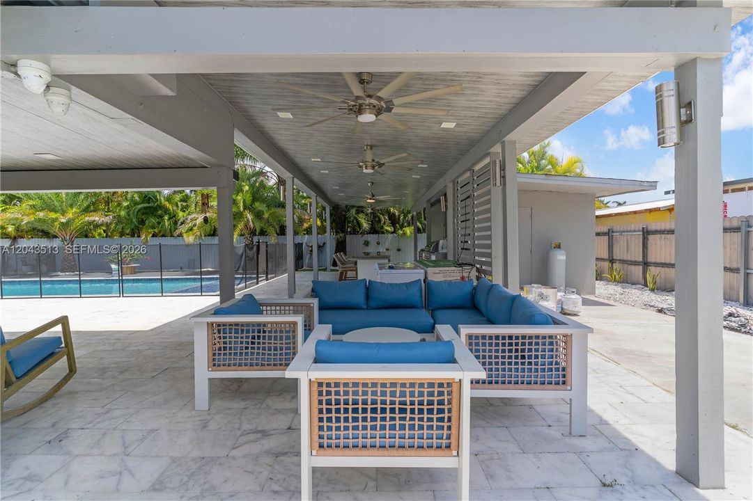 For Sale: $949,900 (3 beds, 2 baths, 2111 Square Feet)