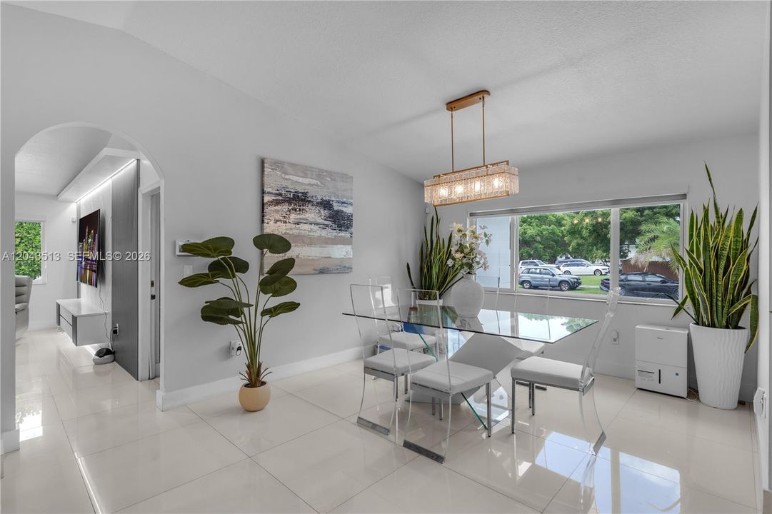 For Sale: $949,900 (3 beds, 2 baths, 2111 Square Feet)
