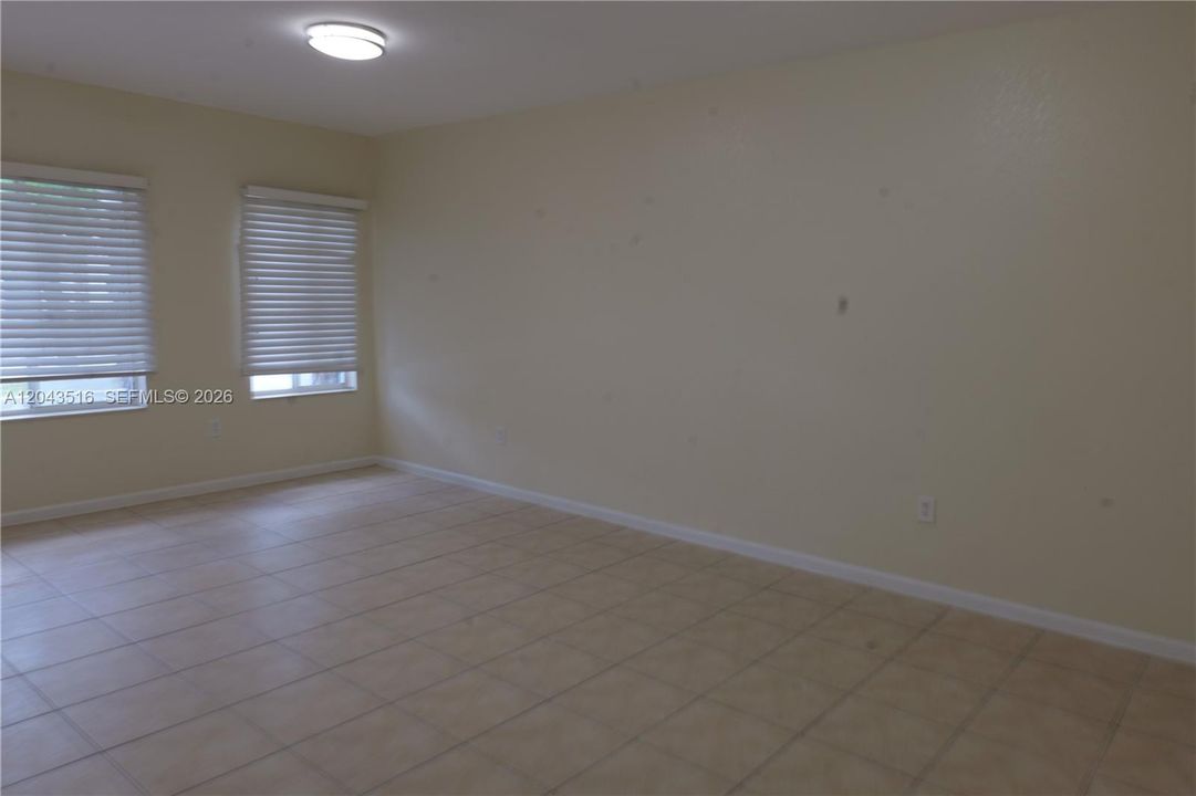 В аренду: $2,900 (3 спален, 2 ванн, 1423 Квадратных фут)