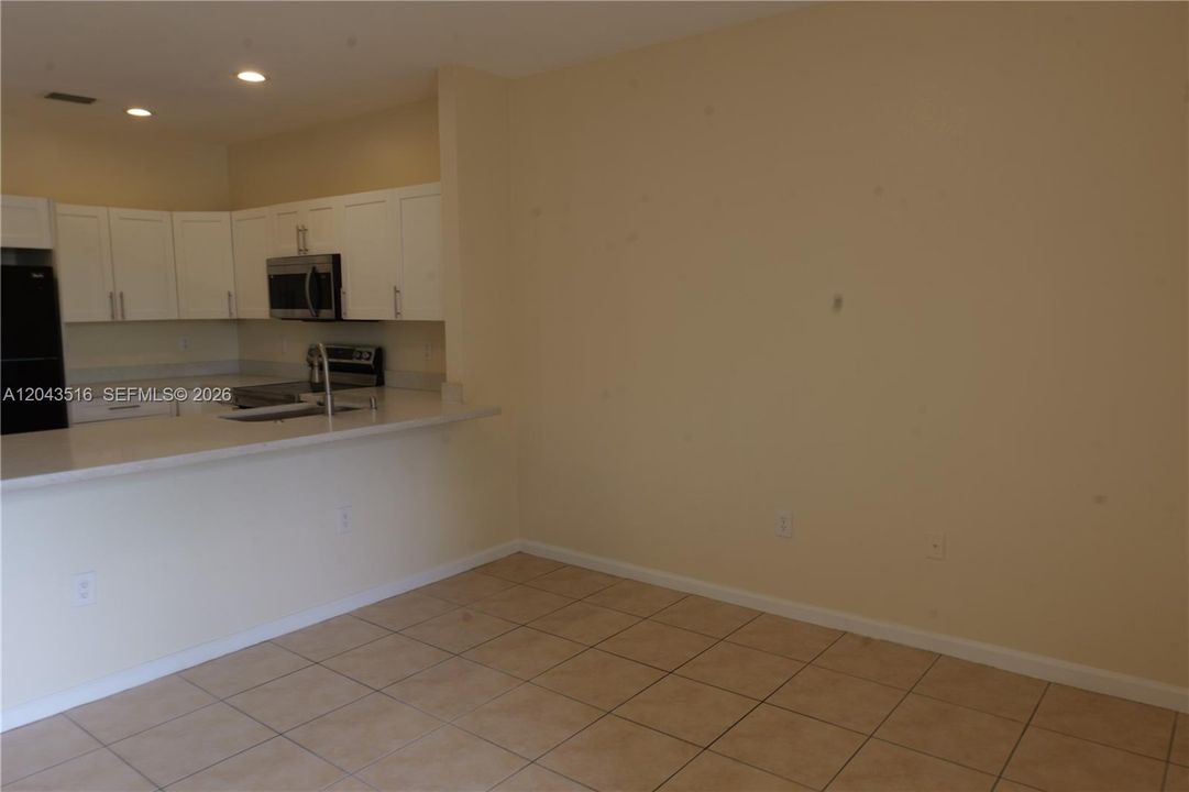 В аренду: $2,900 (3 спален, 2 ванн, 1423 Квадратных фут)