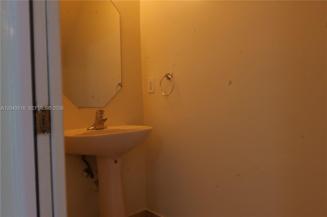 В аренду: $2,900 (3 спален, 2 ванн, 1423 Квадратных фут)