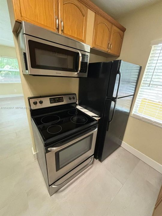 В аренду: $1,750 (2 спален, 1 ванн, 640 Квадратных фут)