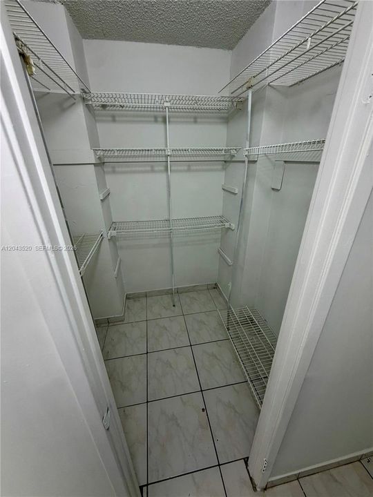 На продажу: $180,000 (2 спален, 2 ванн, 1140 Квадратных фут)