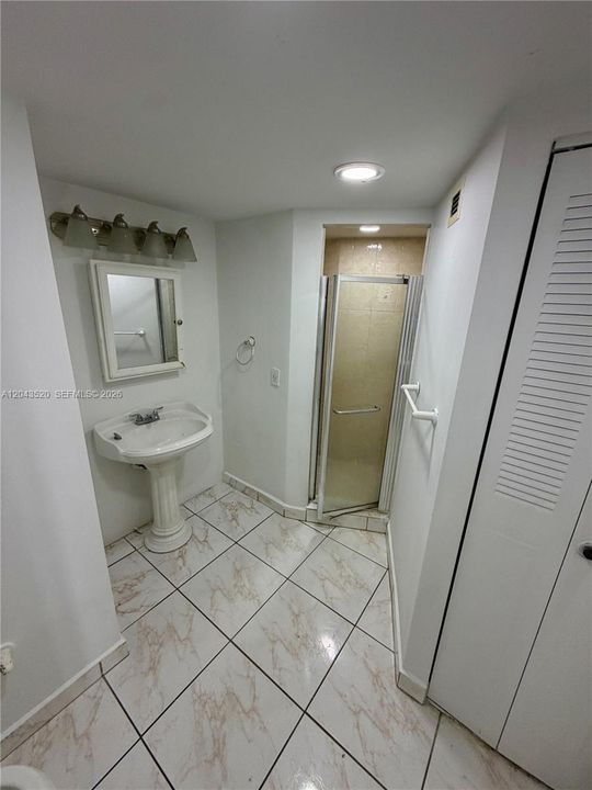 На продажу: $180,000 (2 спален, 2 ванн, 1140 Квадратных фут)