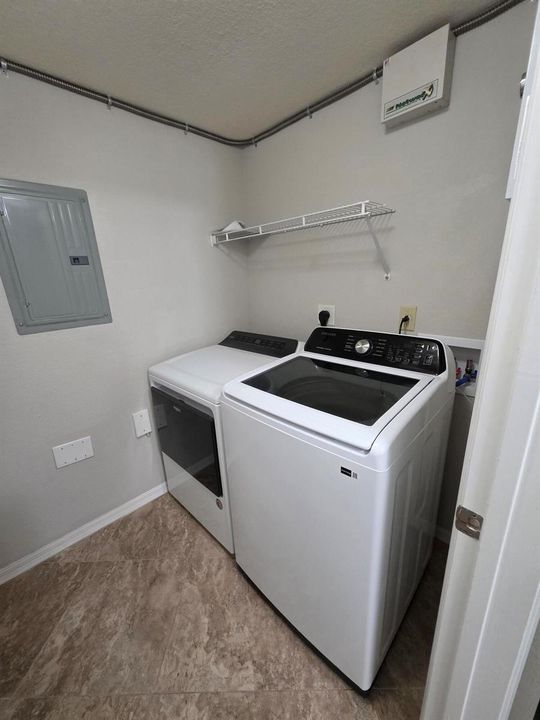 26_laundry_washer_dryer_second_angle__20