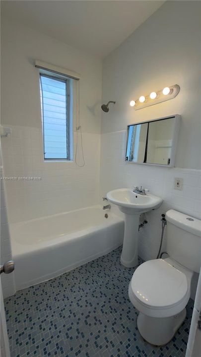 For Rent: $1,800 (1 beds, 1 baths, 1999 Square Feet)