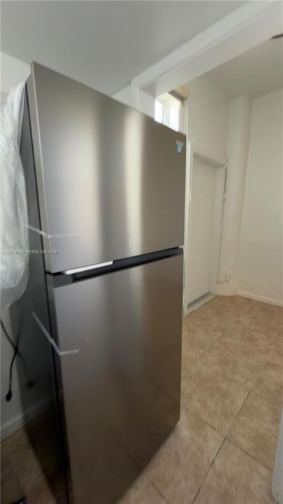 For Rent: $1,800 (1 beds, 1 baths, 1999 Square Feet)