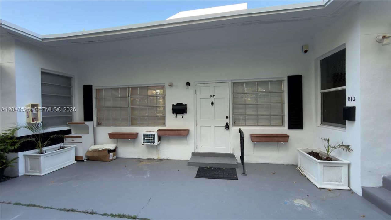 For Rent: $1,800 (1 beds, 1 baths, 1999 Square Feet)