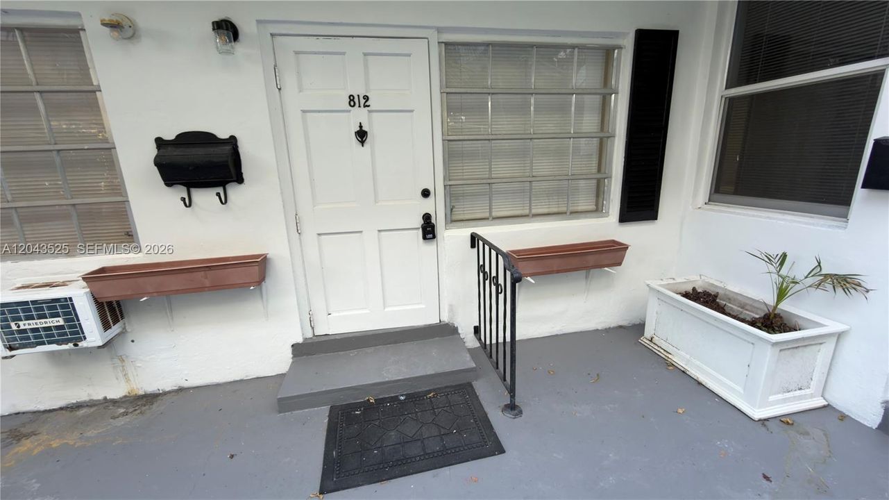 For Rent: $1,800 (1 beds, 1 baths, 1999 Square Feet)