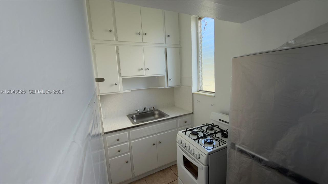 For Rent: $1,800 (1 beds, 1 baths, 1999 Square Feet)