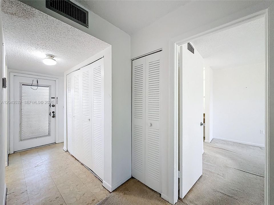 В аренду: $1,000 (1 спален, 1 ванн, 720 Квадратных фут)
