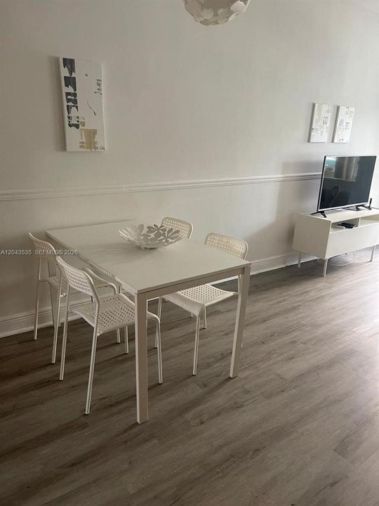 В аренду: $1,700 (0 спален, 1 ванн, 370 Квадратных фут)
