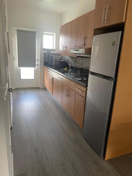 В аренду: $1,700 (0 спален, 1 ванн, 370 Квадратных фут)