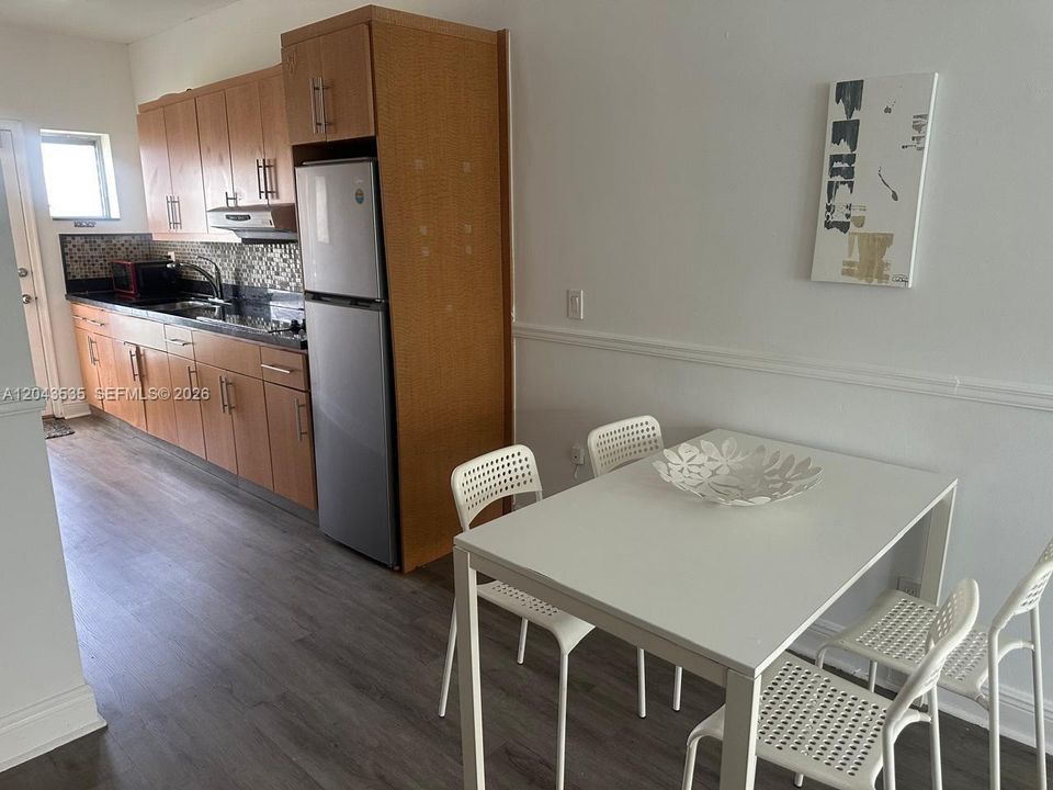 В аренду: $1,700 (0 спален, 1 ванн, 370 Квадратных фут)
