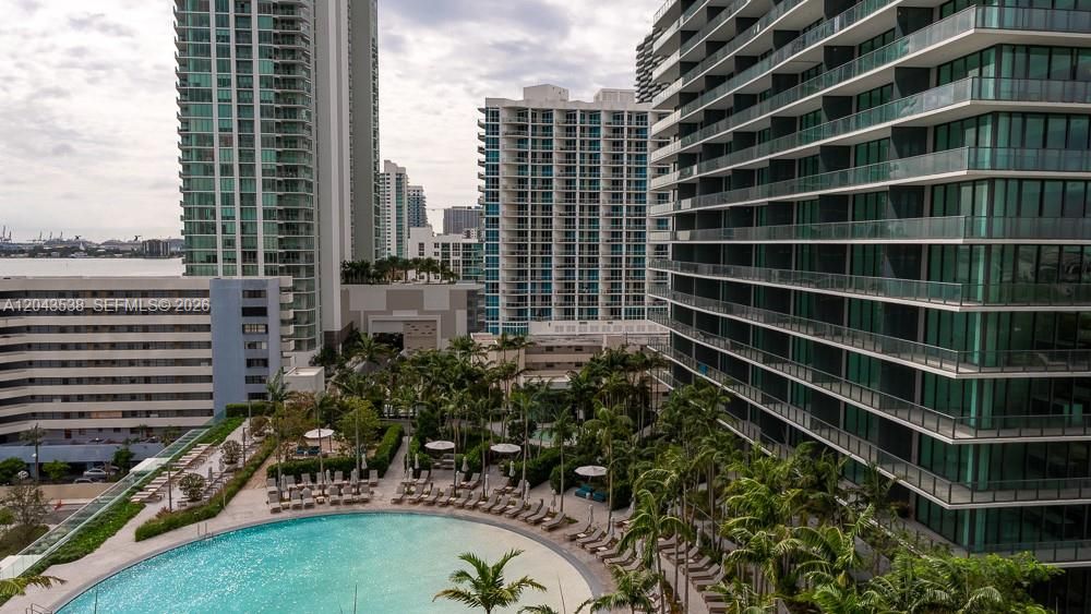 For Rent: $5,500 (2 beds, 3 baths, 1175 Square Feet)