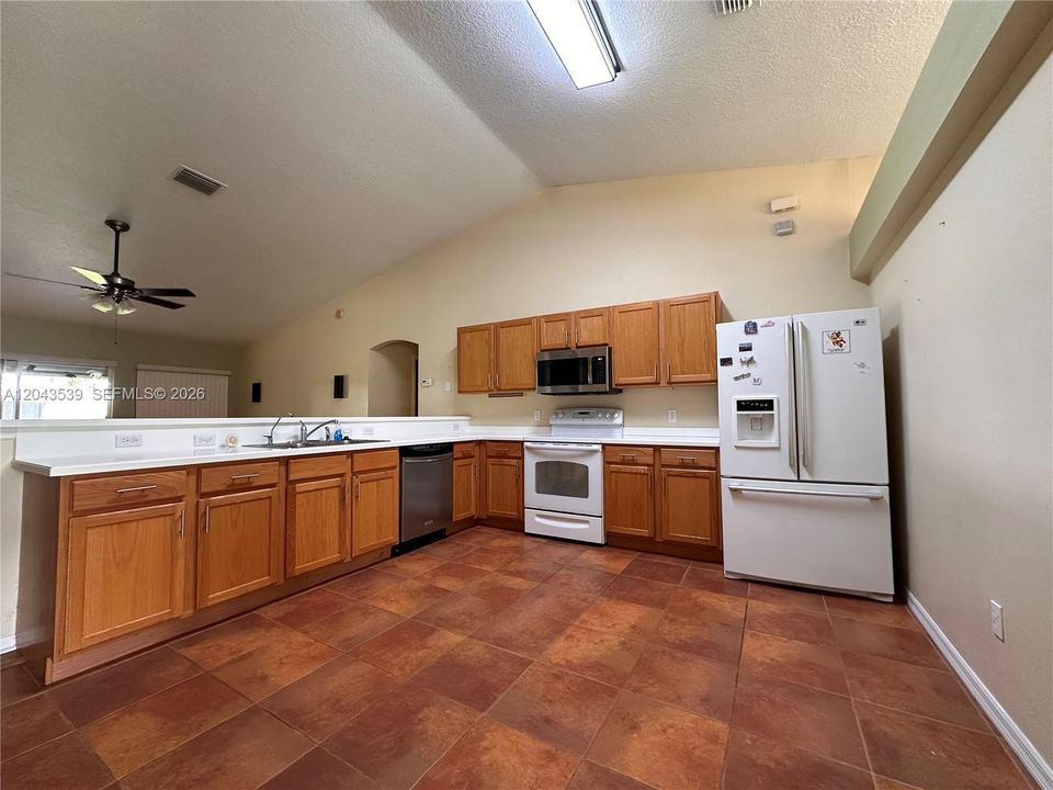Active With Contract: $265,000 (3 beds, 2 baths, 1810 Square Feet)