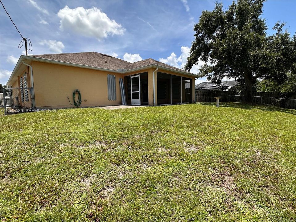 Active With Contract: $265,000 (3 beds, 2 baths, 1810 Square Feet)