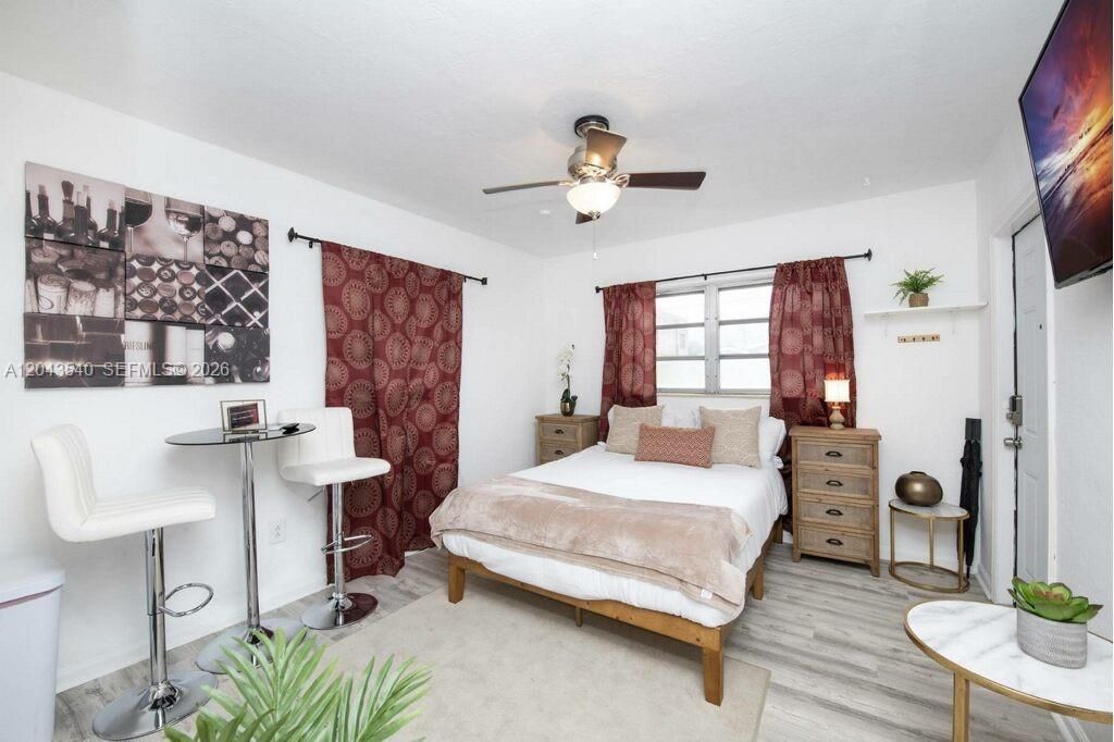 For Rent: $1,800 (1 beds, 1 baths, 1713 Square Feet)