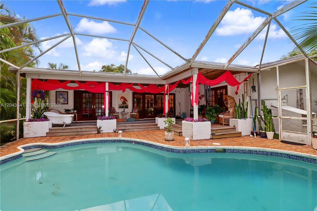 En Venta: $875,000 (3 camas, 2 baños, 2141 Pies cuadrados)