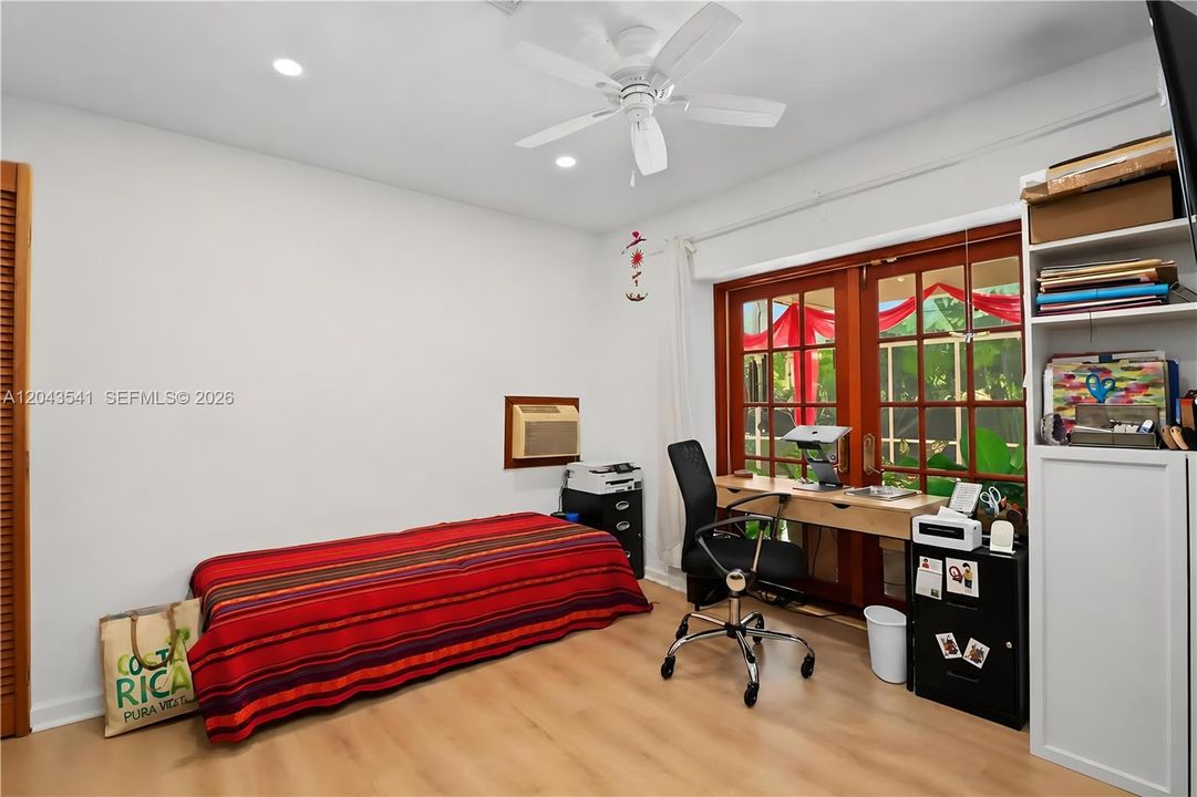 En Venta: $875,000 (3 camas, 2 baños, 2141 Pies cuadrados)
