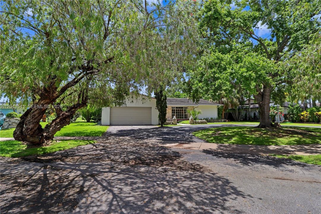 En Venta: $875,000 (3 camas, 2 baños, 2141 Pies cuadrados)