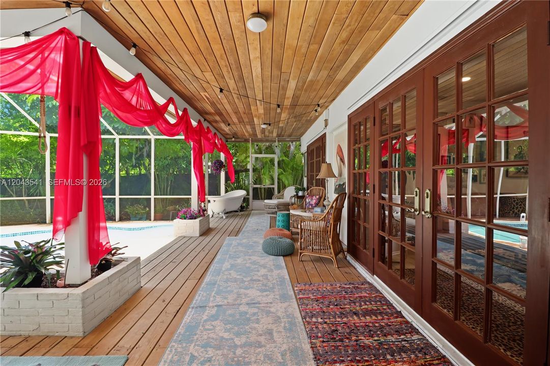 En Venta: $875,000 (3 camas, 2 baños, 2141 Pies cuadrados)