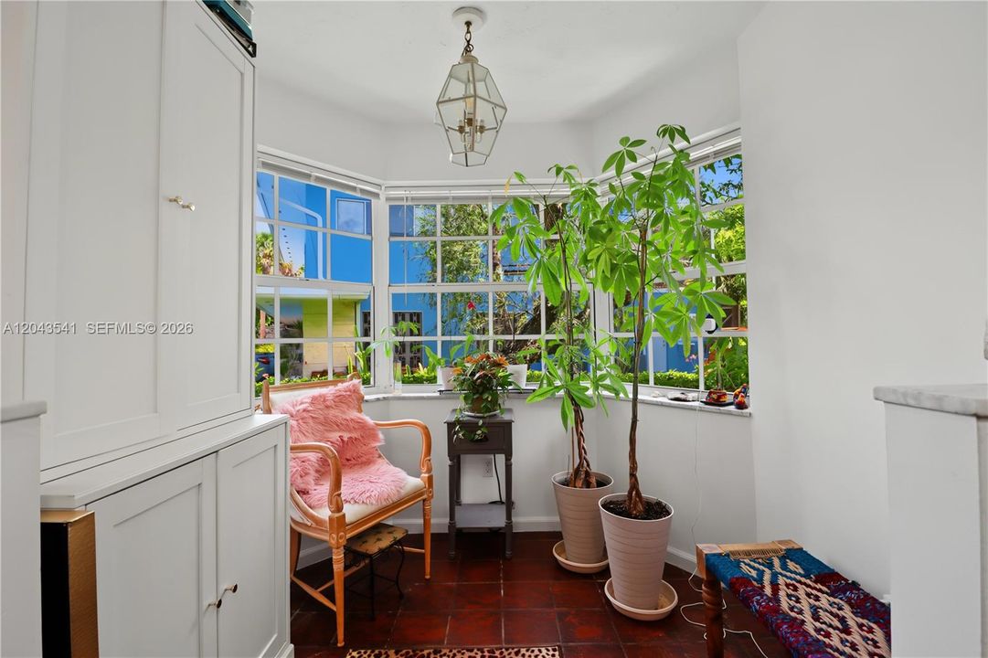En Venta: $875,000 (3 camas, 2 baños, 2141 Pies cuadrados)