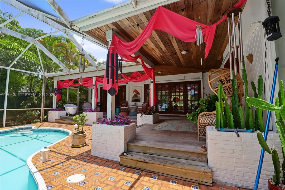 En Venta: $875,000 (3 camas, 2 baños, 2141 Pies cuadrados)